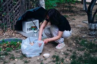 鸡锟：还以为梅西获奖是去年的新闻，队长们是不是没看清时间范围