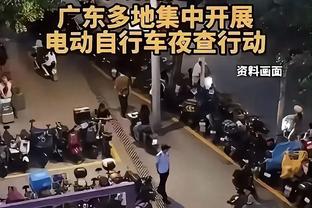 韩媒：韩国队训练时一名留洋前锋不满本土后卫，用力踢球泄愤